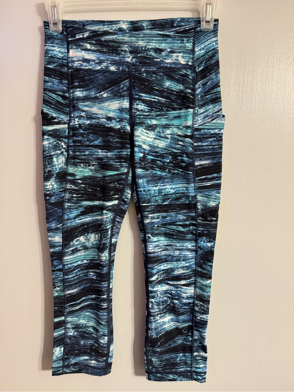 lululemon athletica Marble Print Capri Leggings in Blue White Black Size 4